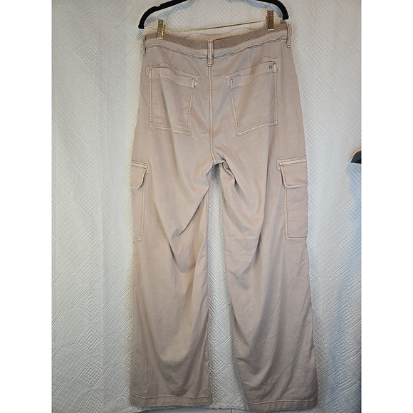 American Eagle Size 12L Wide Leg Cargo Pants Beige Utility Baggy Y2K Casual - Picture 9 of 9